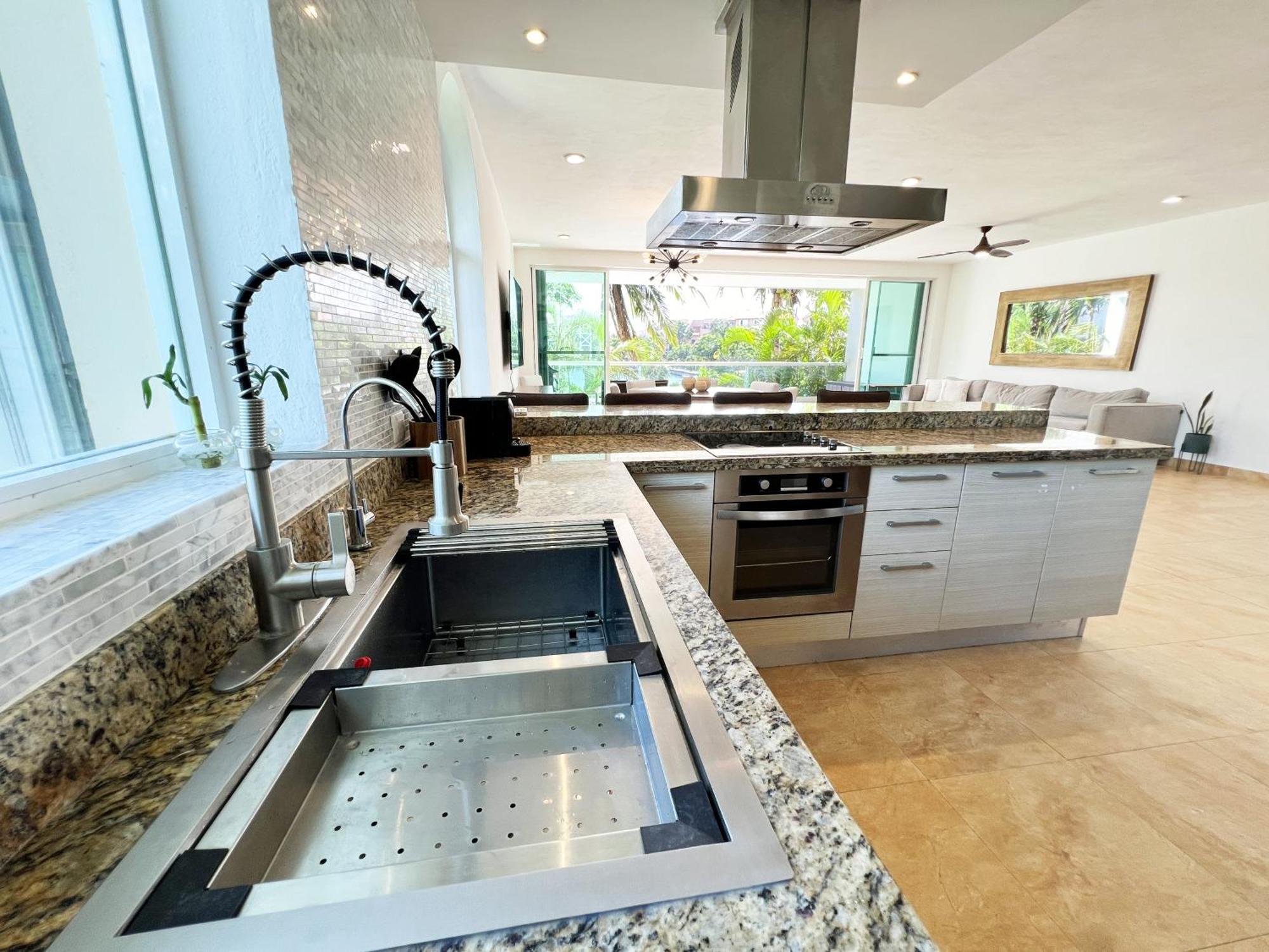 פורטו אוונטורס High-End Waterfront Condo At Secrets Waters מראה חיצוני תמונה
