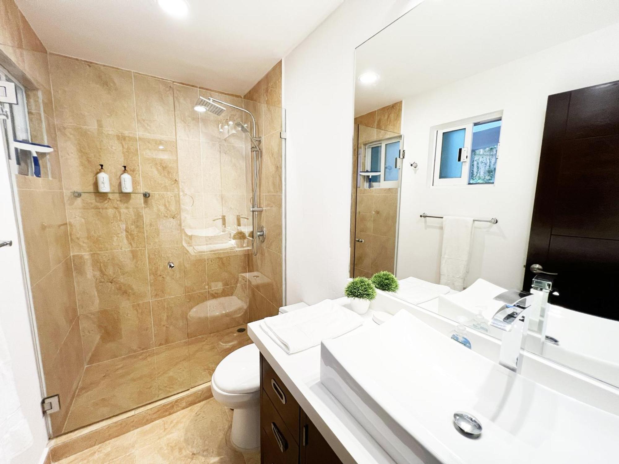 פורטו אוונטורס High-End Waterfront Condo At Secrets Waters מראה חיצוני תמונה